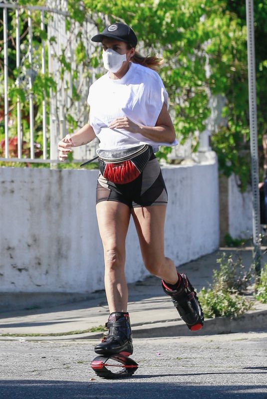 ELISABETTA CANALIS Workout Wearing Kangaroo Jumps in Los Angeles 04/15/2020