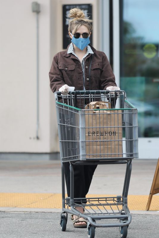 ELIZABETH OLSEN Leaves Erewhon Market in Calabasas 04/20/2020