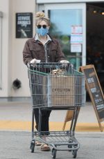ELIZABETH OLSEN Leaves Erewhon Market in Calabasas 04/20/2020