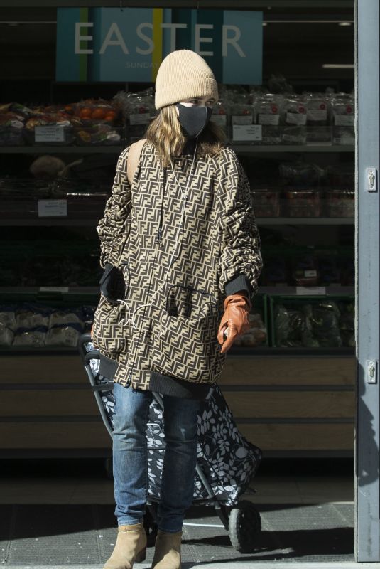 EMILIA CLARKE Wearing Mask Out Shopping in London 04/07/2020