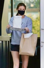 ERIN ANDREWS Wearing Mask Out Picking up Lunch in Los Angeles 04/15/2020