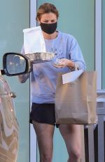ERIN ANDREWS Wearing Mask Out Picking up Lunch in Los Angeles 04/15/2020