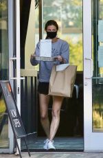 ERIN ANDREWS Wearing Mask Out Picking up Lunch in Los Angeles 04/15/2020