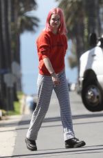 ESTHER ROSE MCGREGOR Meeting Up with Her Boyfriend in Pacific Palisades 04/24/2020