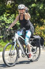 GOLDIE HAWN Out for Bike Ride in Brentwood 04/28/2020