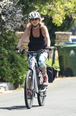 GOLDIE HAWN Out for Bike Ride in Brentwood 04/28/2020