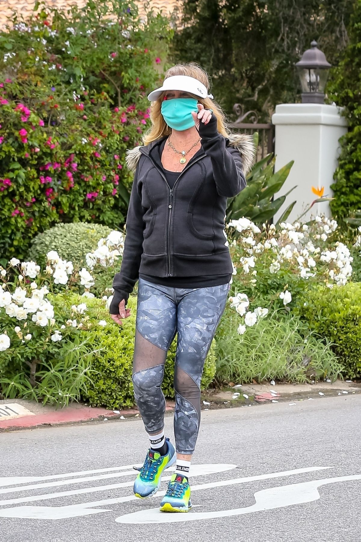 GOLDIE HAWN Out Hikinig in Pacific Palisades 04/18/2020 – HawtCelebs
