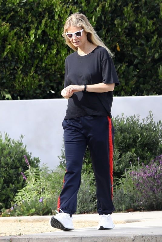GWYNETH PALTROW Out and About in Pacific Palisades 03/31/2020