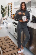 HELEN OWEN - Instagram Photos 04/05/2020