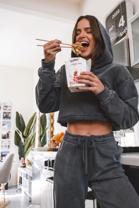 HELEN OWEN - Instagram Photos 04/05/2020