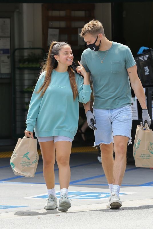 INANNA SARKIS and Matthew Noszka Shopping at Whole Food in Los Angeles 04/26/2020