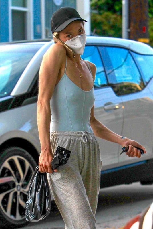JAIME KING Leaves Liquor Store in Hollywood 04/27/2020