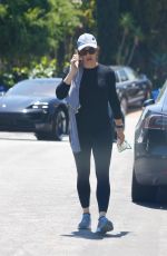 JENNIFER GARNER Out and About in Brentwood 04/21/2020