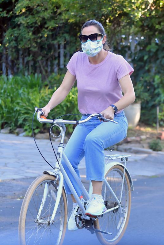 JENNIFER GARNER Riding Bike Out in Santa Monica 04/15/2020