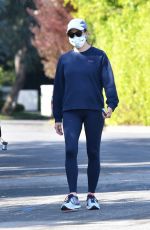 JENNIFER GARNER Wearing a Mask Out in Pacific Palisades 04/04/2020