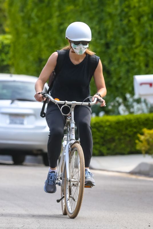JENNIFER GARNER Wearing a Mask Out Riding a Bike in Brentwood 04/05/2020