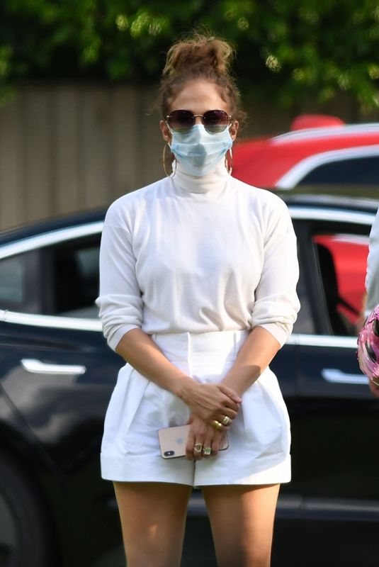 JENNIFER LOPEZ Wearing Mask at Alex Rodriguez