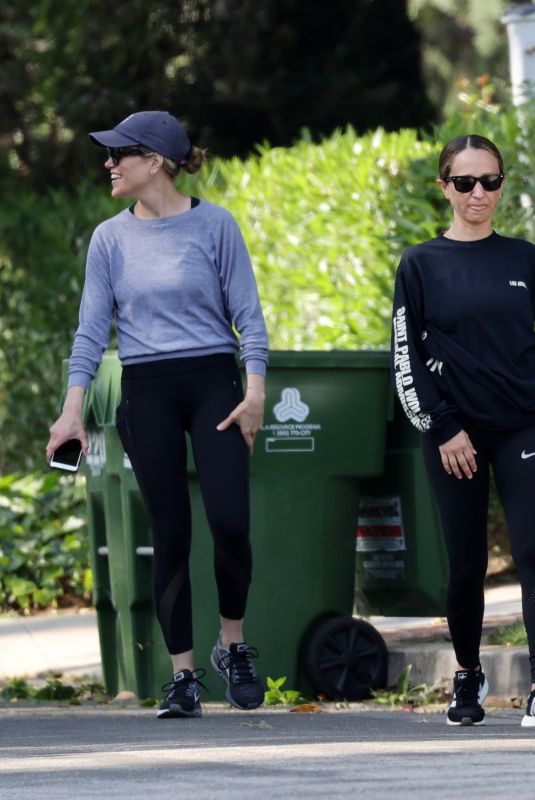JENNIFER MEYER Out with Friends in Brentwood 04/28/2020
