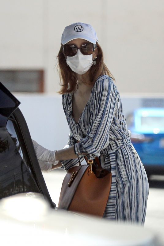 JESSICA CHASTAIN Wearing Mask at CVS in Palos Verdes 04/18/2020
