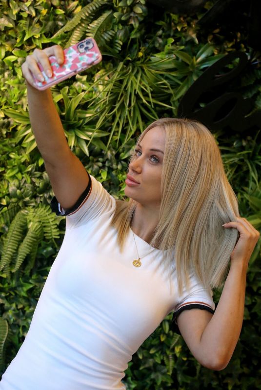 JESSIKA POWER Gets Her Hair Done at Gold Coast 04/20/2020