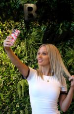 JESSIKA POWER Gets Her Hair Done at Gold Coast 04/20/2020