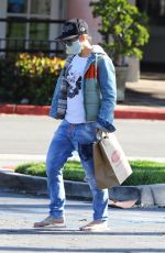 JILLIAN MICHAELS Shopping for Easter Baskets in Los Angeles 04/11/2020