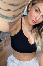 JOANNA JOJO LEVESQUE - Instagram Photos 04/18/2020