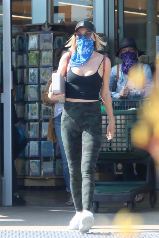 JULIANNE GOUGH Wearing Bandana as Makeshift Mask Shopping at Whole Foods in Malibu 04/01/2020