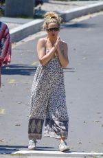 KATE HUDSON Out and About in Los Angeles 04/11/2020