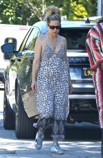 KATE HUDSON Out and About in Los Angeles 04/11/2020