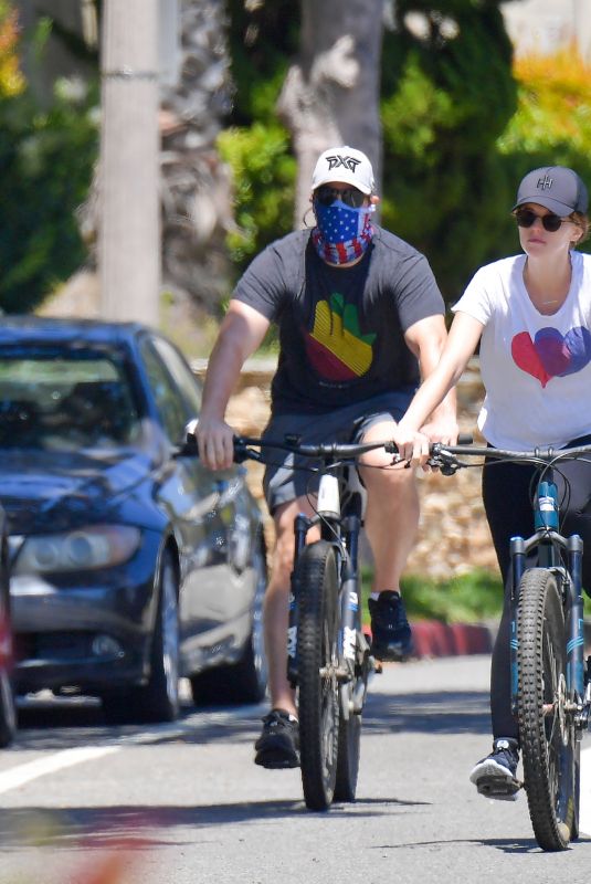 KATHERINE SCHWARZENEGGER and Chris Pratt Out Ridining Bikes in Santa Monica 04/25/2020