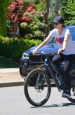 KATHERINE SCHWARZENEGGER and Chris Pratt Out Ridining Bikes in Santa Monica 04/25/2020