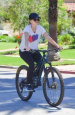KATHERINE SCHWARZENEGGER and Chris Pratt Out Ridining Bikes in Santa Monica 04/25/2020
