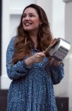 KELLY BROOK Cheers Emergency Personnel in London 04/16/2020