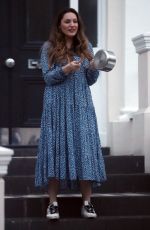 KELLY BROOK Cheers Emergency Personnel in London 04/16/2020