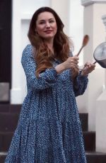 KELLY BROOK Cheers Emergency Personnel in London 04/16/2020