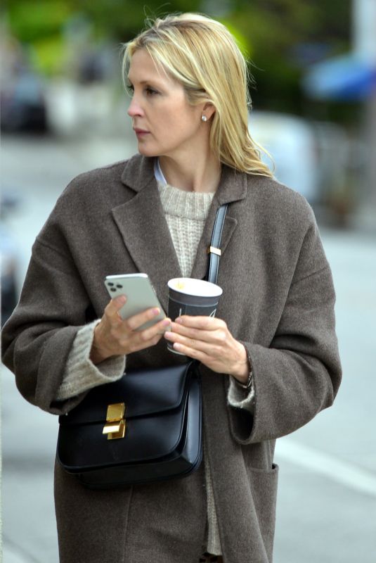 KELLY RUTHERFORD Out and About in Los Angeles 04/06/2020