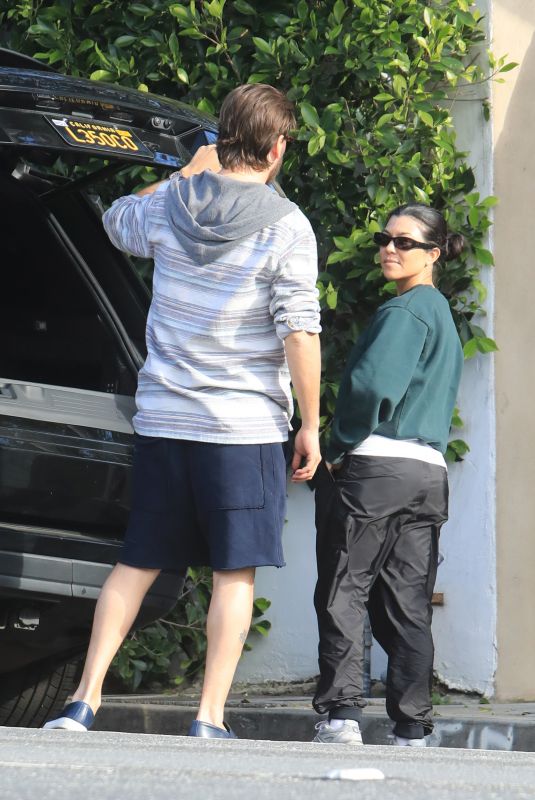 KOURTNEY KARDASHIAN and Scott Disick Reunite in Los Angeles 04/19/2020