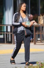 LAILA ALI Picking Up Salad to Go in Los Angeles 04/02/2020