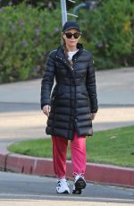LESLIE MANN and Judd Apatow Out in Brentwood 04/02/2020