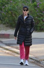 LESLIE MANN and Judd Apatow Out in Brentwood 04/02/2020