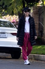 LESLIE MANN and Judd Apatow Out in Los Angeles 04/02/2020