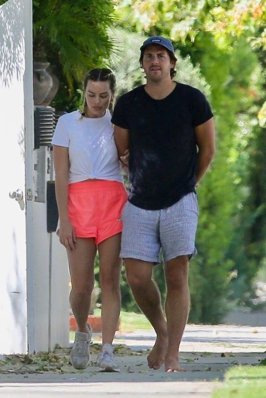 MARGOT ROBBIE and Tom Ackerley Has Their Dog Picked up by a Vet in Los Angeles 04/28/2020