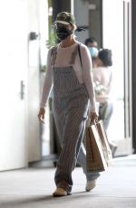 MARGOT ROBBIE Wearing Bandana Face Mask Out Shopping in Los Angeles 04/04/2020