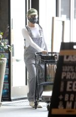 MARGOT ROBBIE Wearing Bandana Face Mask Out Shopping in Los Angeles 04/04/2020