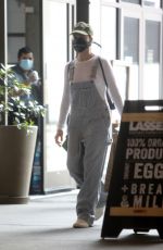 MARGOT ROBBIE Wearing Bandana Face Mask Out Shopping in Los Angeles 04/04/2020