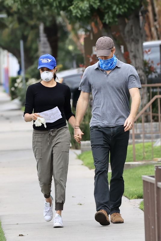 MEGHAN MARKLE and Prince Harry Wearing Masks Out in Los Angeles 04/17/2020
