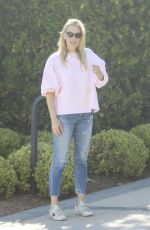 MOLLY SIMS Outside Her Home in Los Angeles 04/17/2020
