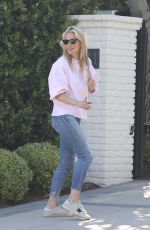 MOLLY SIMS Outside Her Home in Los Angeles 04/17/2020