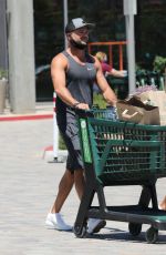 OKSANA RYKOVA and David Charvet Shopping at Wholefood in Malibu 04/24/2020